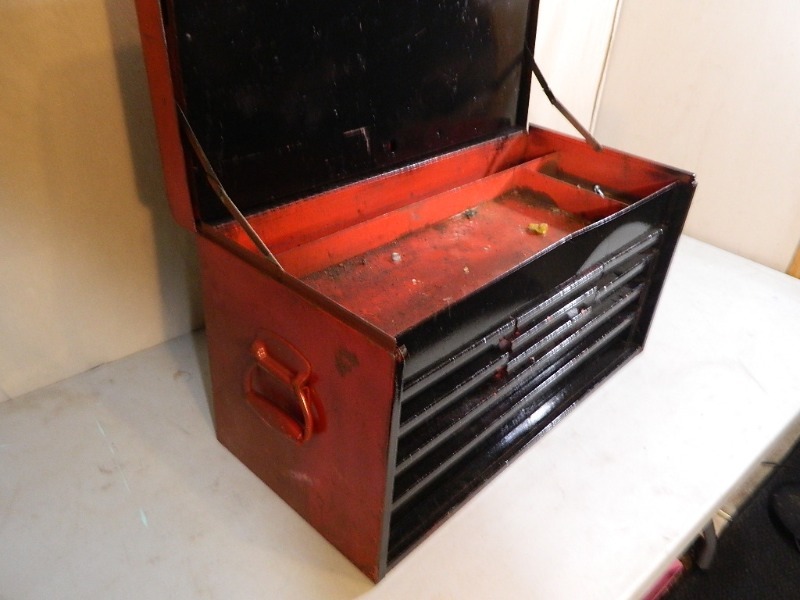lot 104 image: 9 Drawer Metal Toolbox