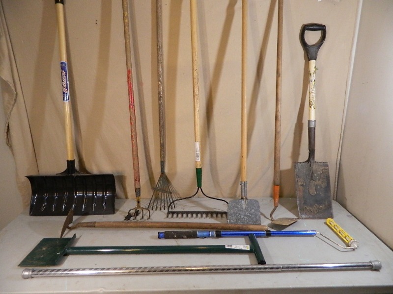 lot 112 image: Long Handle Tools