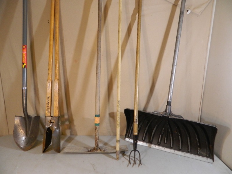 lot 113 image: Long Handle Tools
