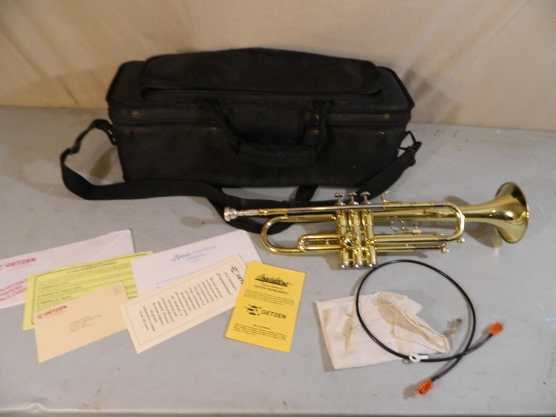 lot 117 image: Getzen 300 Series Trumpet with Case