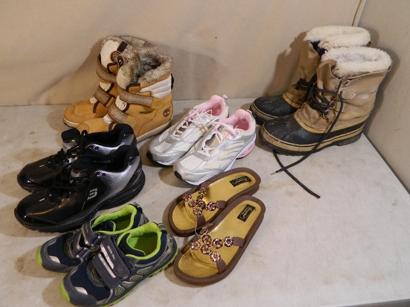 lot 128 image: Assorted Shoes