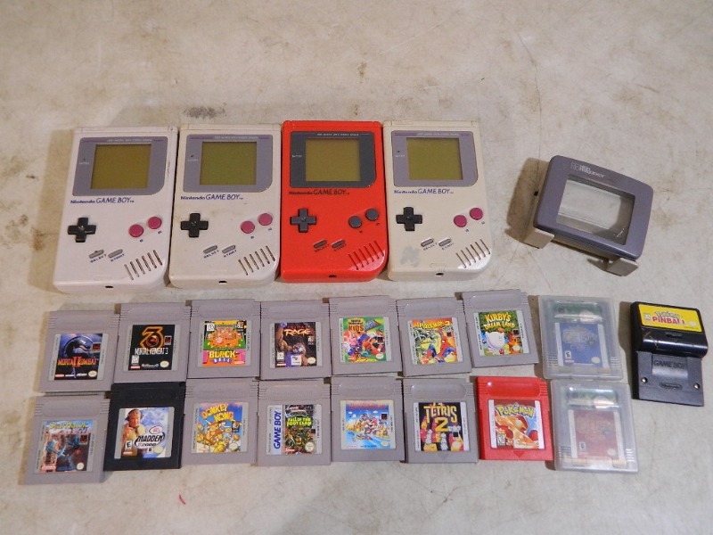 lot 130 image: Large Nintendo Gameboy Lot