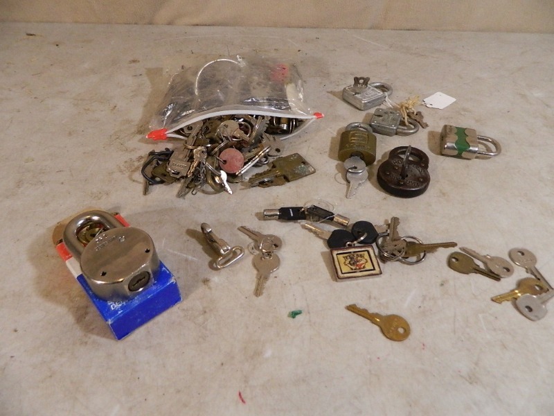 lot 147 image: Large Assortment of Keys and Locks