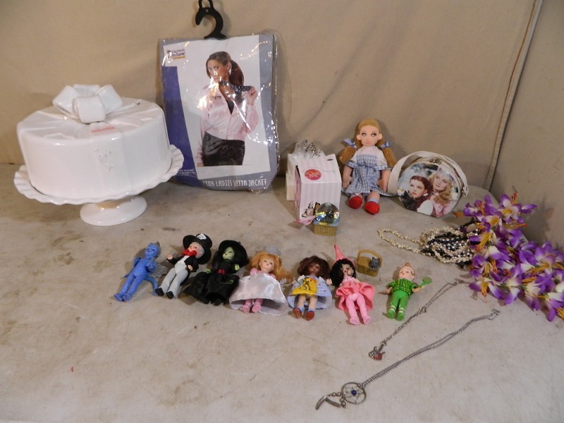 lot 167 image: Wizard of Oz Collectibles and More