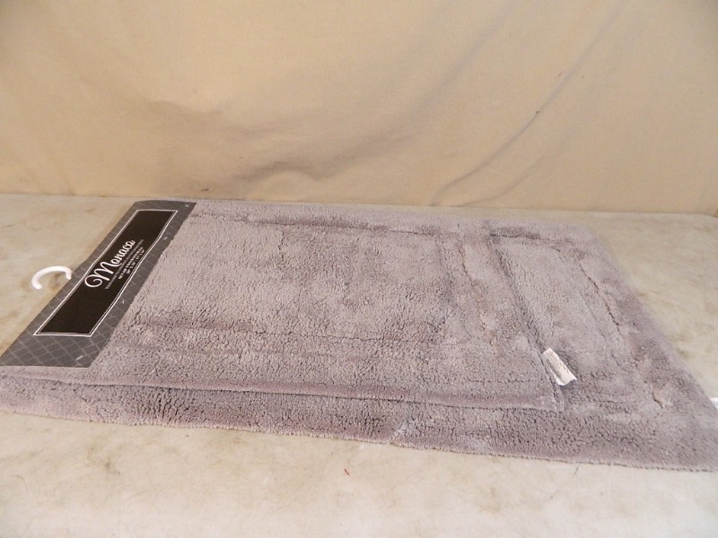 lot 168 image: New Bathroom Rug Set