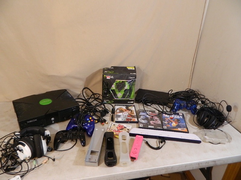 lot 166 image: XBox, Playstation, and Nintendo Wii Video Gaming Items