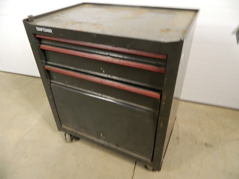 lot 8 image: 3 Drawer Craftsman Toolbox