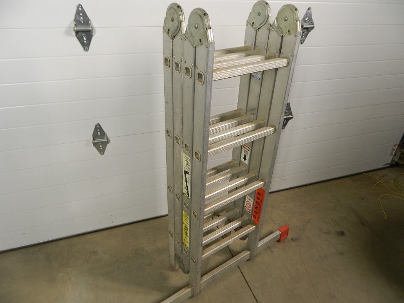 lot 13 image: Aluminum Multi-Ladder