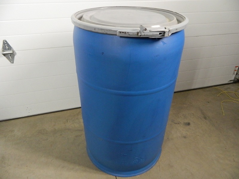 lot 17 image: Full Size Plastic Drum with Locking Lid