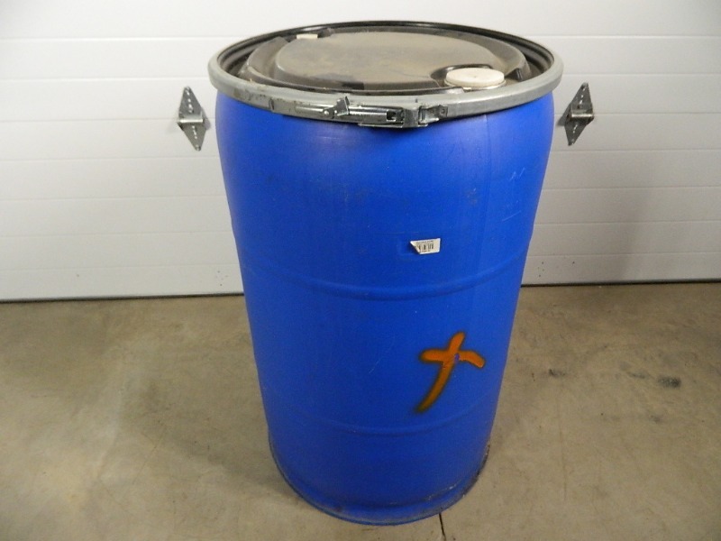 lot 18 image: Full Size Plastic Drum with Locking Lid