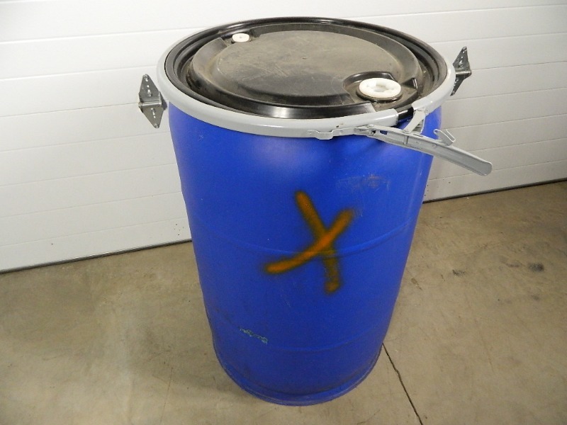 lot 19 image: Full Size Plastic Drum with Locking Lid