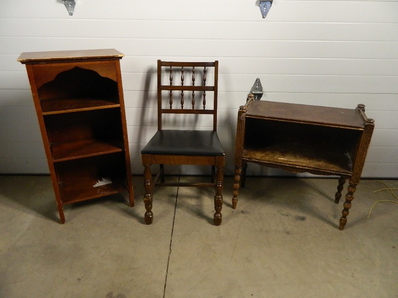 lot 204 image: 2 Side Tables and Chair