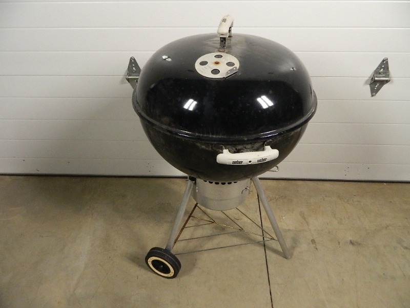 lot 209 image: Weber Grill