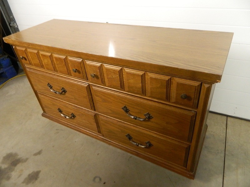 lot 216 image: 6 Drawer Dresser