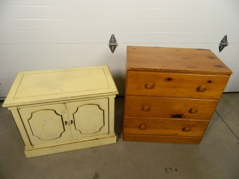 lot 218 image: End Table and Small Dresser