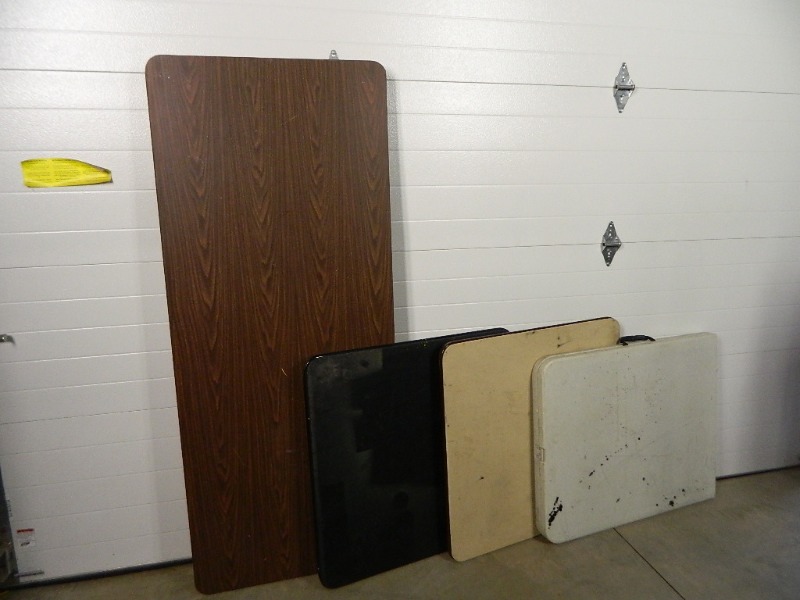 lot 227 image: 4 Assorted Folding Tables