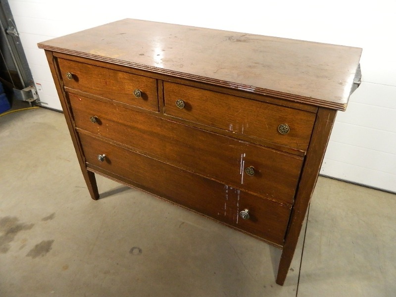 lot 228 image: Vintage 4 Drawer Dresser