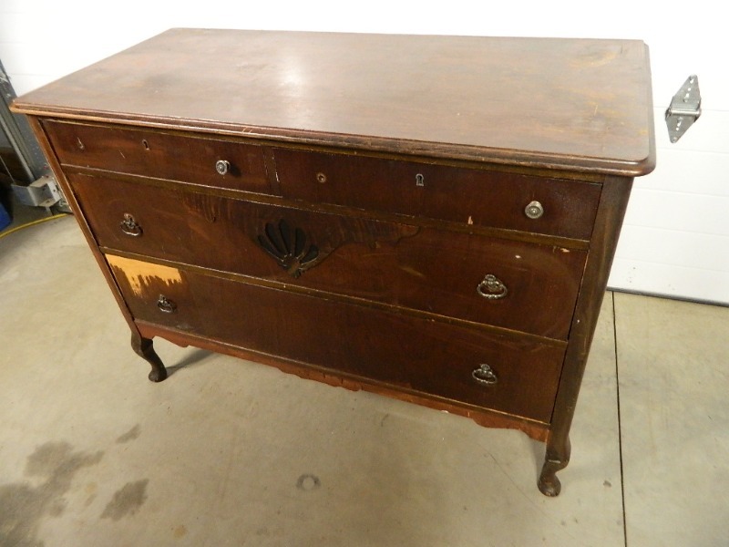 lot 234 image: Vintage 4 Drawer Wood Dresser