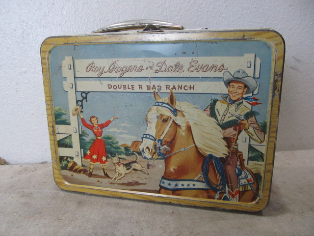 lot 15 image: Vintage Roy Rogers & Dale Evans Metal Lunchbox
