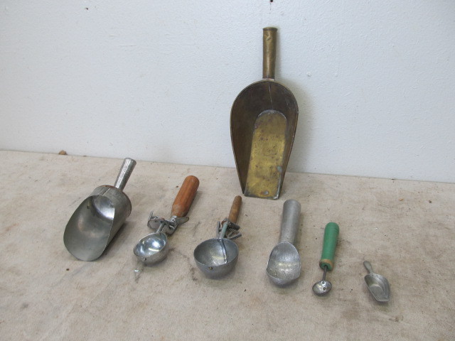 lot 21 image: Lot of Vintage Scoops