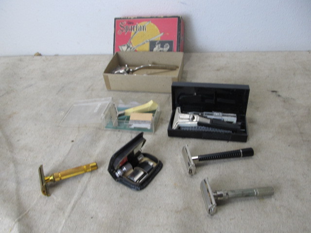 lot 31 image: Lot of Vintage Safety Razors Clipper etc.