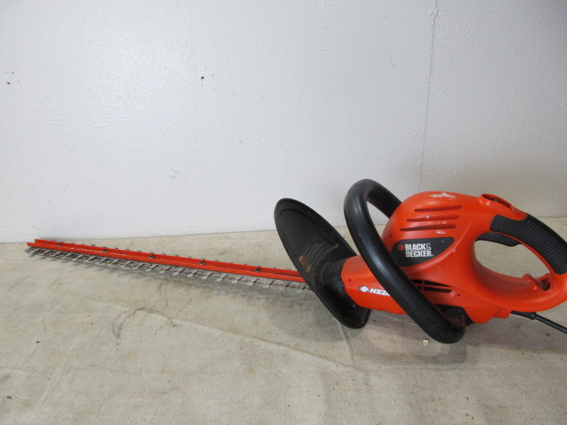 lot 35 image: Working Hedge Hog Hedge Trimmer