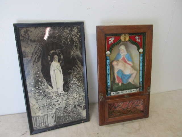 lot 47 image: VintageAntique Religious Shadowbox & Tapestry