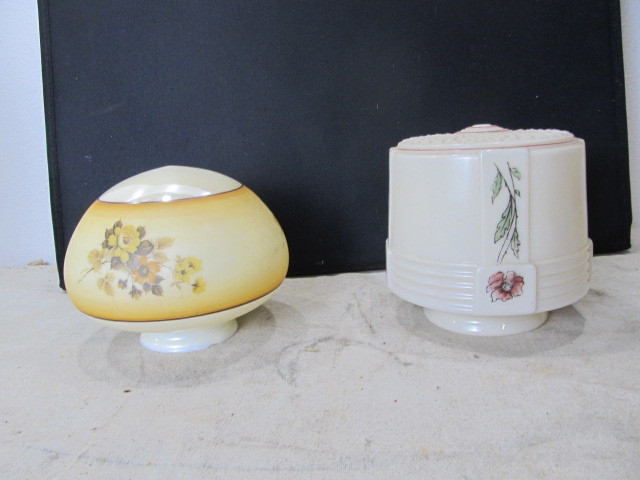 lot 62 image: 2 Vintage Deco Glass Light Fixtures
