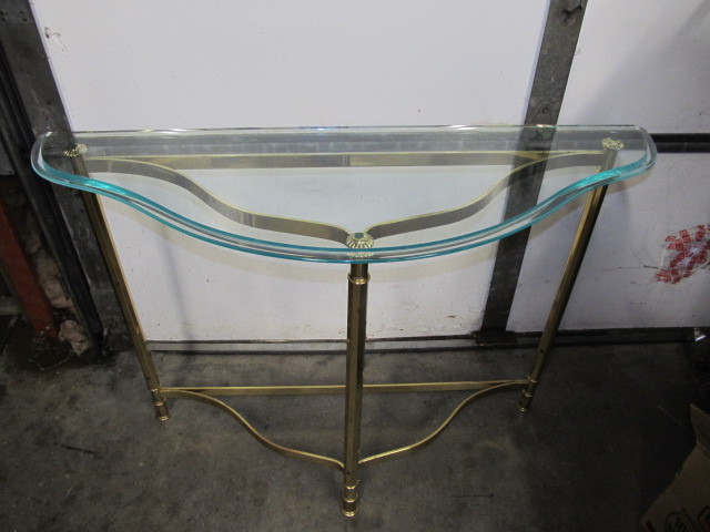 lot 64 image: NICE Brass & Glass Foyer Table