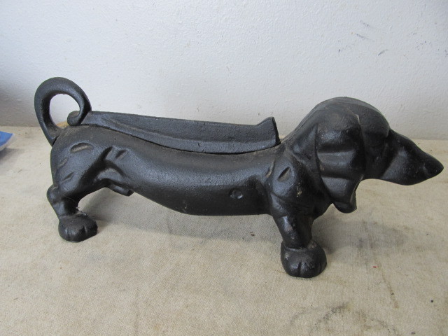 lot 69 image: Vintage Cast Iron Dachshund Boot Scraper