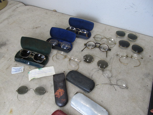 lot 76 image: Lot of AntiqueVintage Glasses - Many Gold Filled