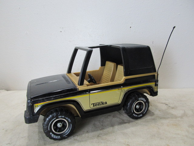 lot 90 image: LARGE Vintage TONKA Pressed Steel Blazer Bronco