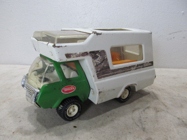 lot 91 image: Vintage Tonka RV 350 wCamper