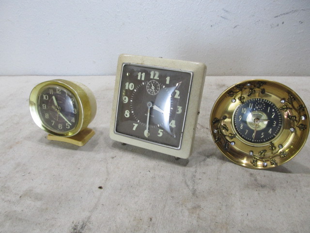 lot 92 image: Lot of 3 Vintage Mid Century Alarm Clocks