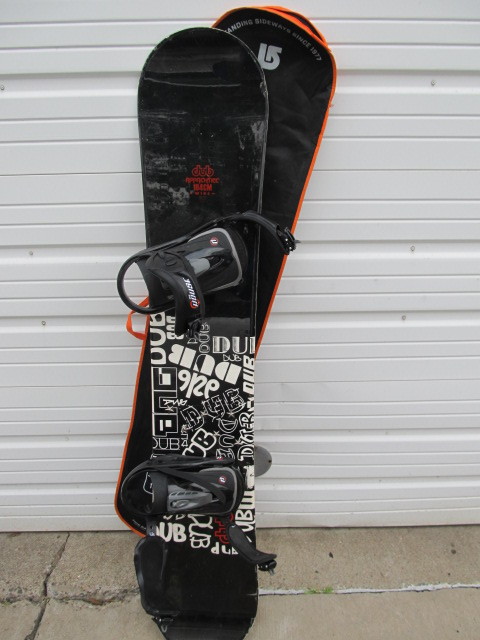 lot 97 image: Mens Snowboard wCase