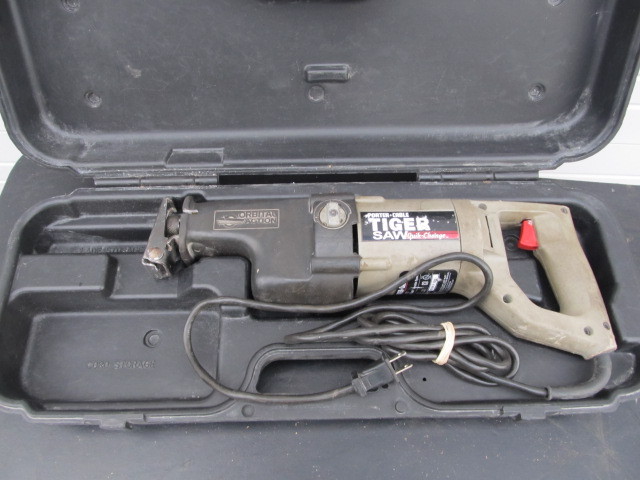 lot 111 image: PORTER CABLE Tiger Saw wCase