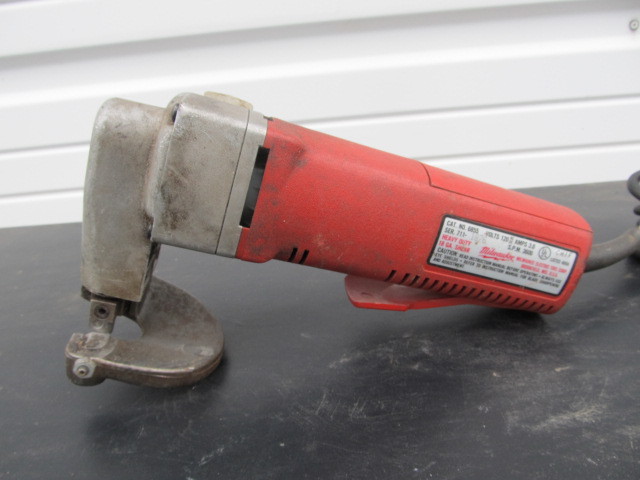 lot 116 image: Milwaukee Heavy Duty Shearing Tool