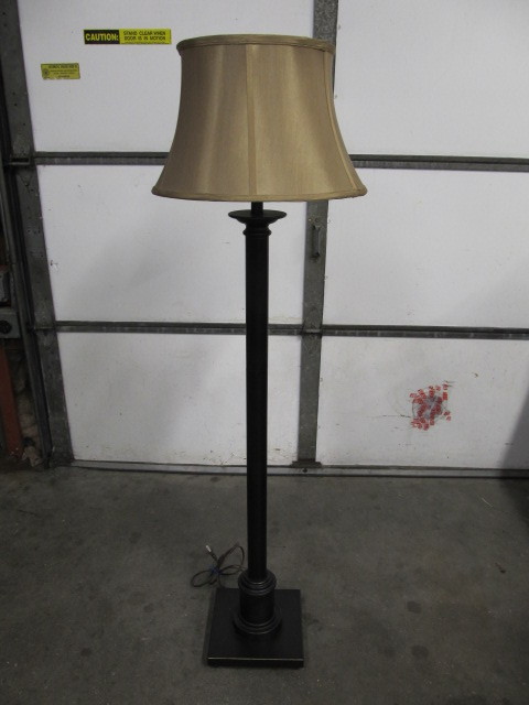 lot 135 image: LIKE NEW Floor Lamp wGold Shade