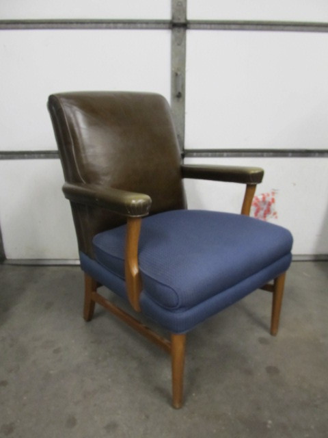 lot 140 image: PAIR (2) Vintage Armchairs From MN State Senate Building