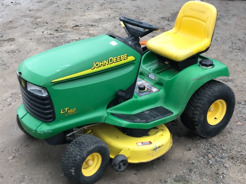 lot 5 image: John Deere LT160