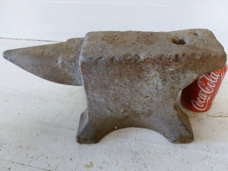 lot 4 image: Vintage Blacksmith Anvil