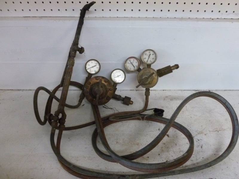 lot 7 image: Cutting Torch Hose Set