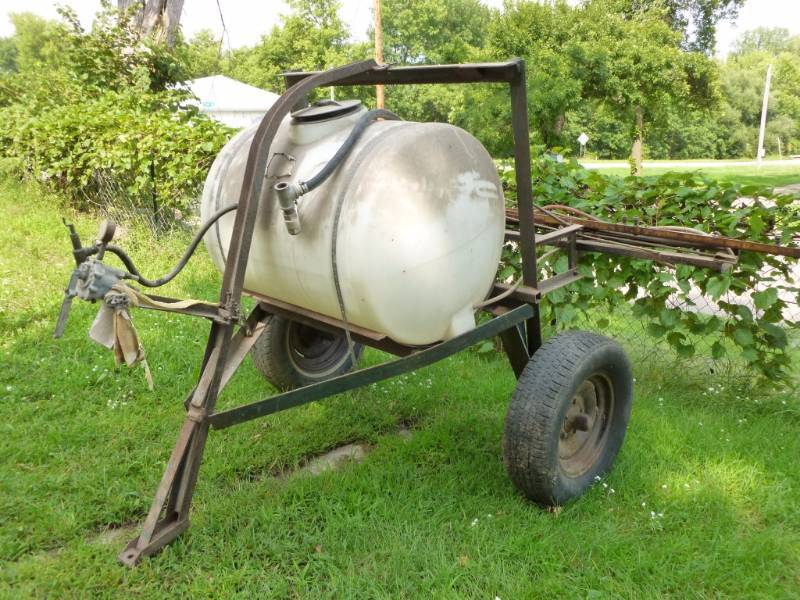 lot 15 image: Farm Sprayer