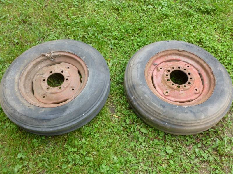 lot 25 image: Tractor Tires