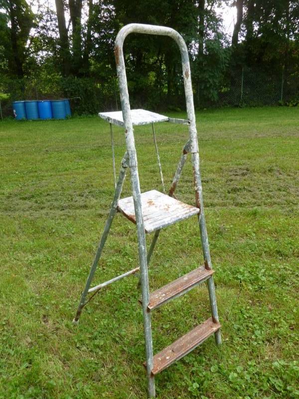 lot 30 image: Utility Ladder