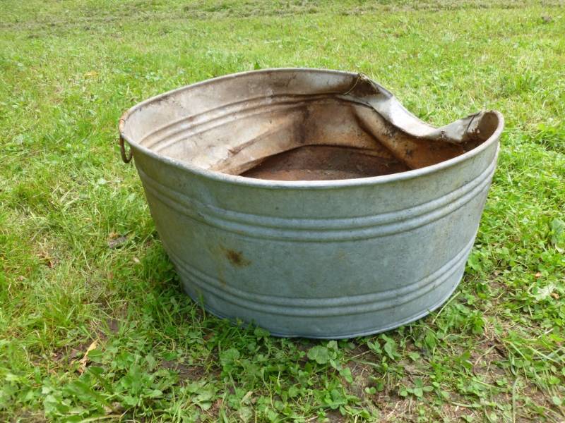 lot 35 image: Vintage Wash Tub