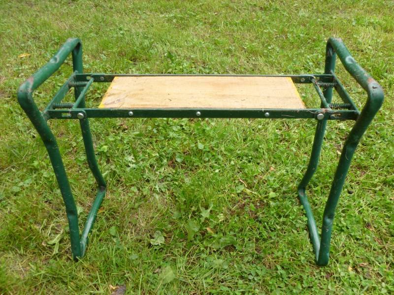 lot 36 image: Garden Stool