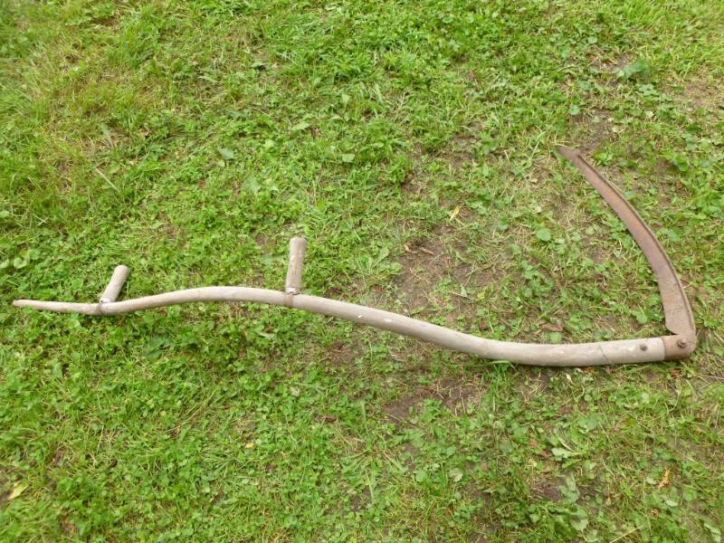 lot 39 image: Antique Scythe