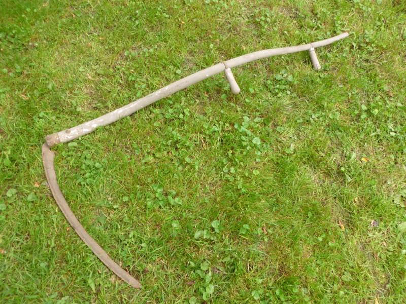 lot 40 image: Antique Scythe
