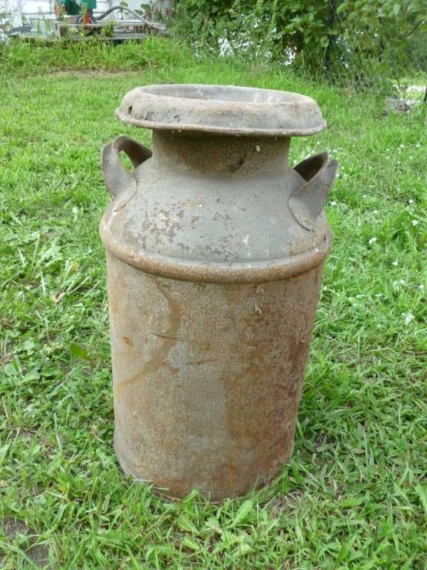 lot 49 image: Vintage Milk Can